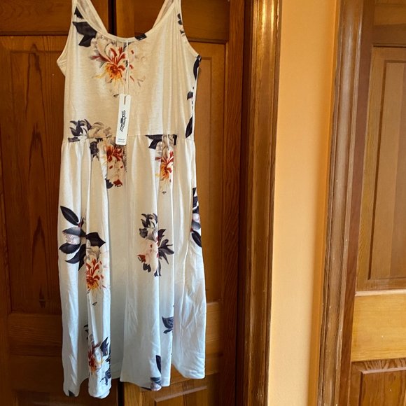 Styleword V-neck Dress - Picture 2 of 4